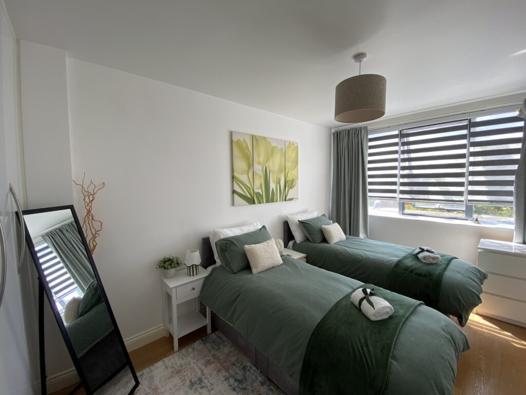 Bedroom with Twin Beds